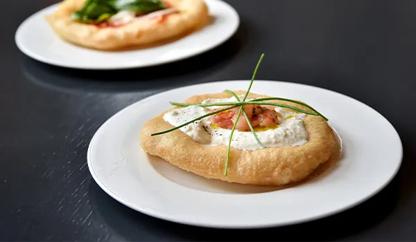 pizza fritta con vino
