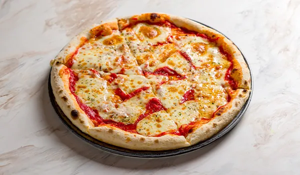 pizza margherita con vino