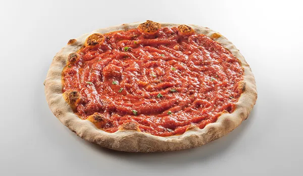pizza rossa con vino